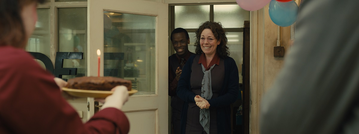 Micheal Ward and Olivia Colman in Empire of Light