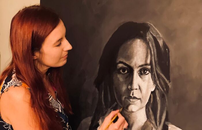 Artist Jilly Johnson paints a portrait of Elsie Marley.