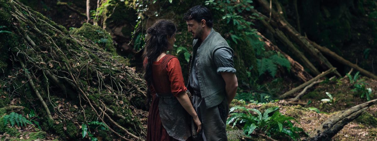 Jessie Buckley and Paul Mescal in Hamnet.